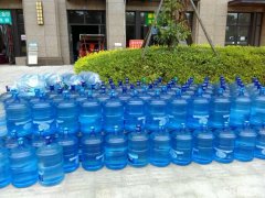 飲用桶裝水中會含有多少微生物？